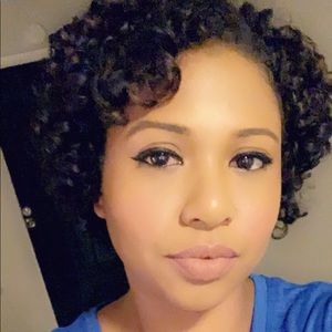 Meet your Posher, Denise